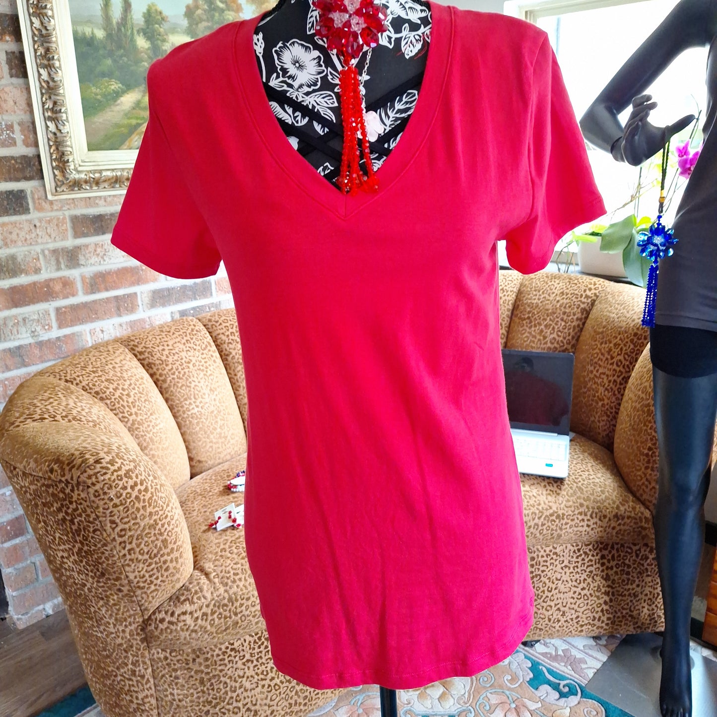 💥SALE💥 Red Vneck