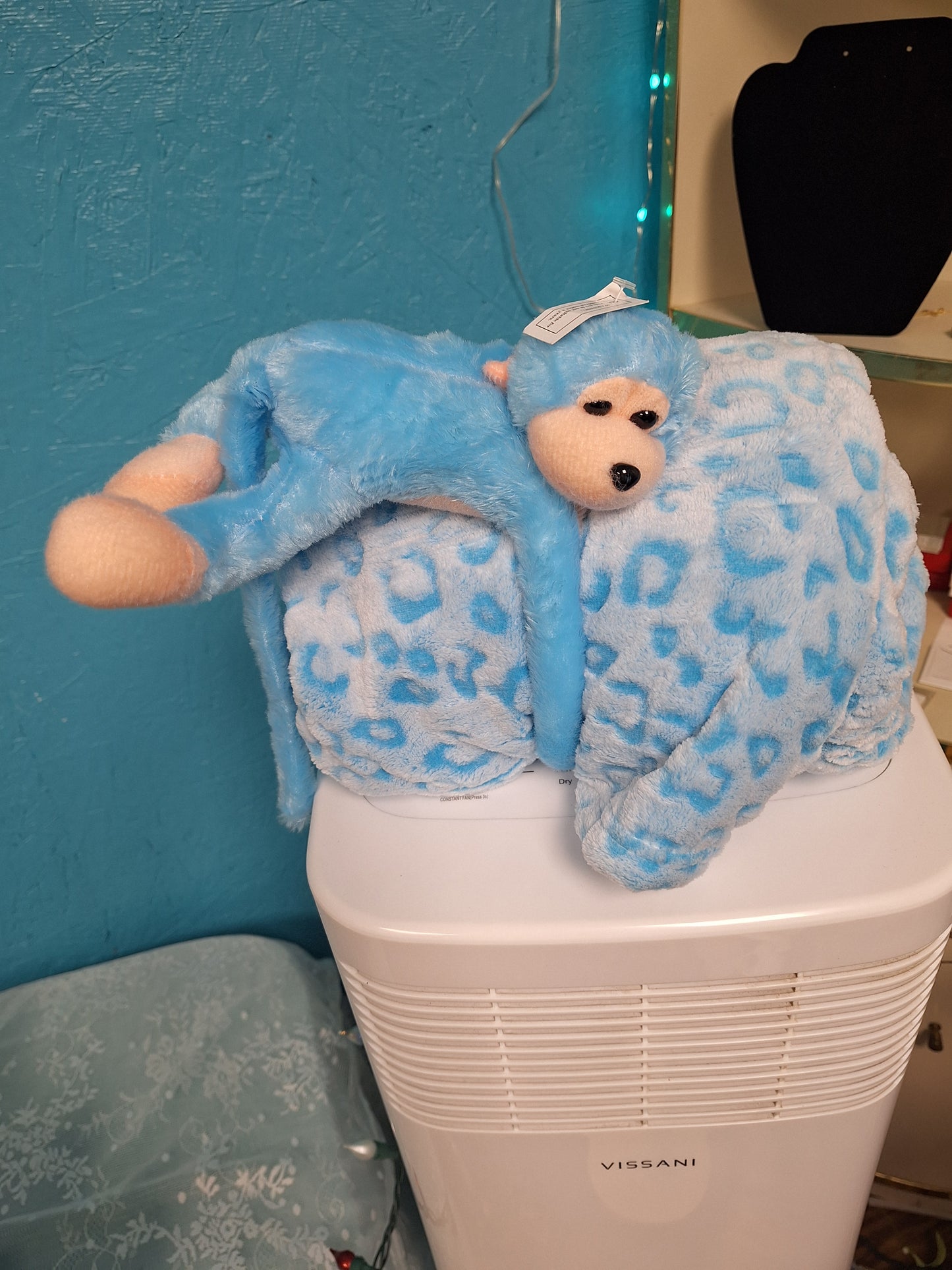 Leo Blankets with Monkey