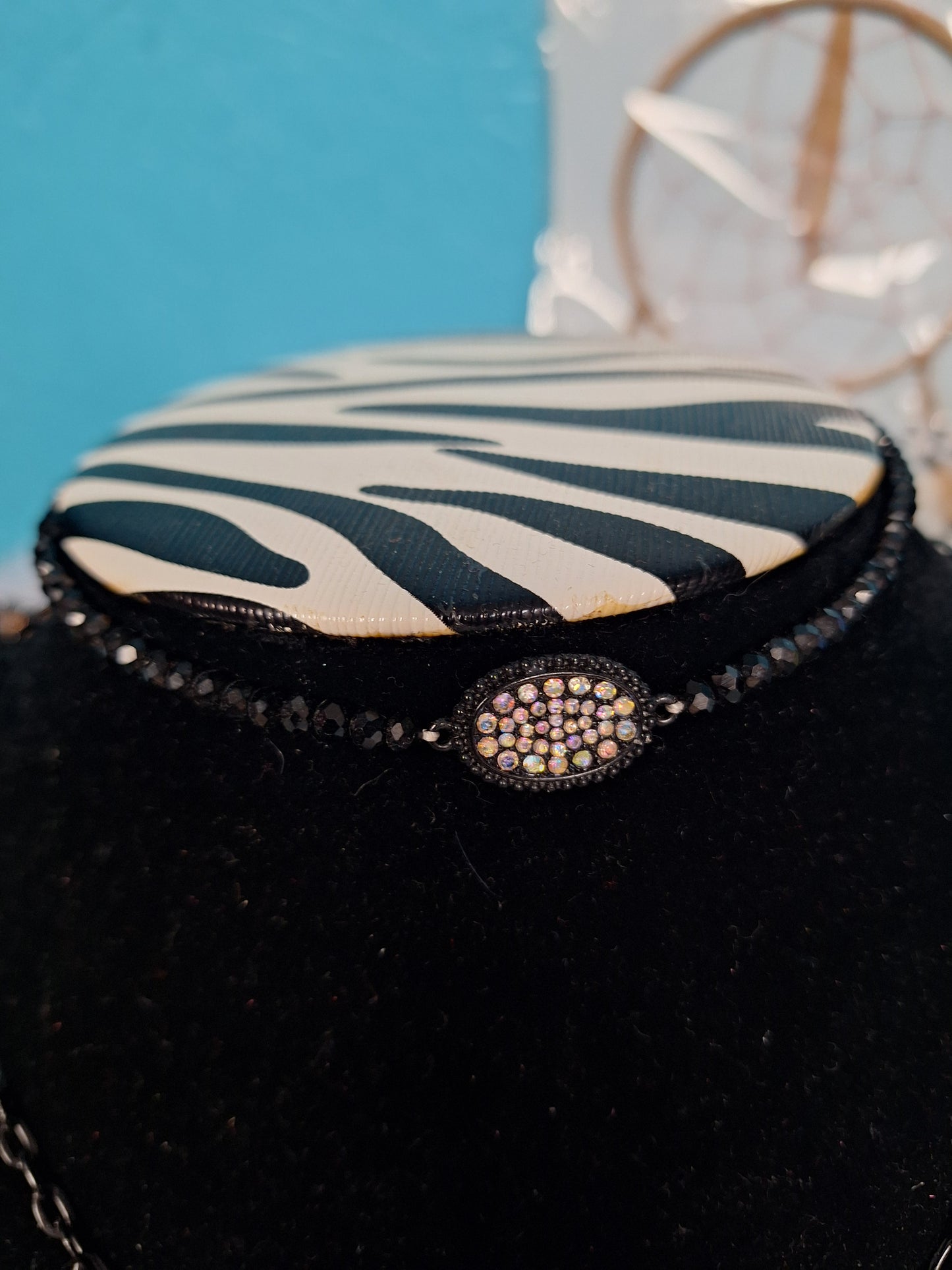Small Oval Irid Chocker
