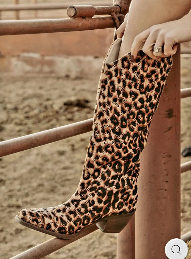 LEO BOOTS Not Wide Calf Friendly. Regular Calf Only