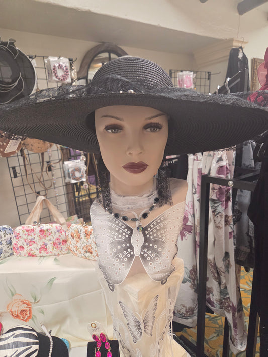 Black Hat w Pearls