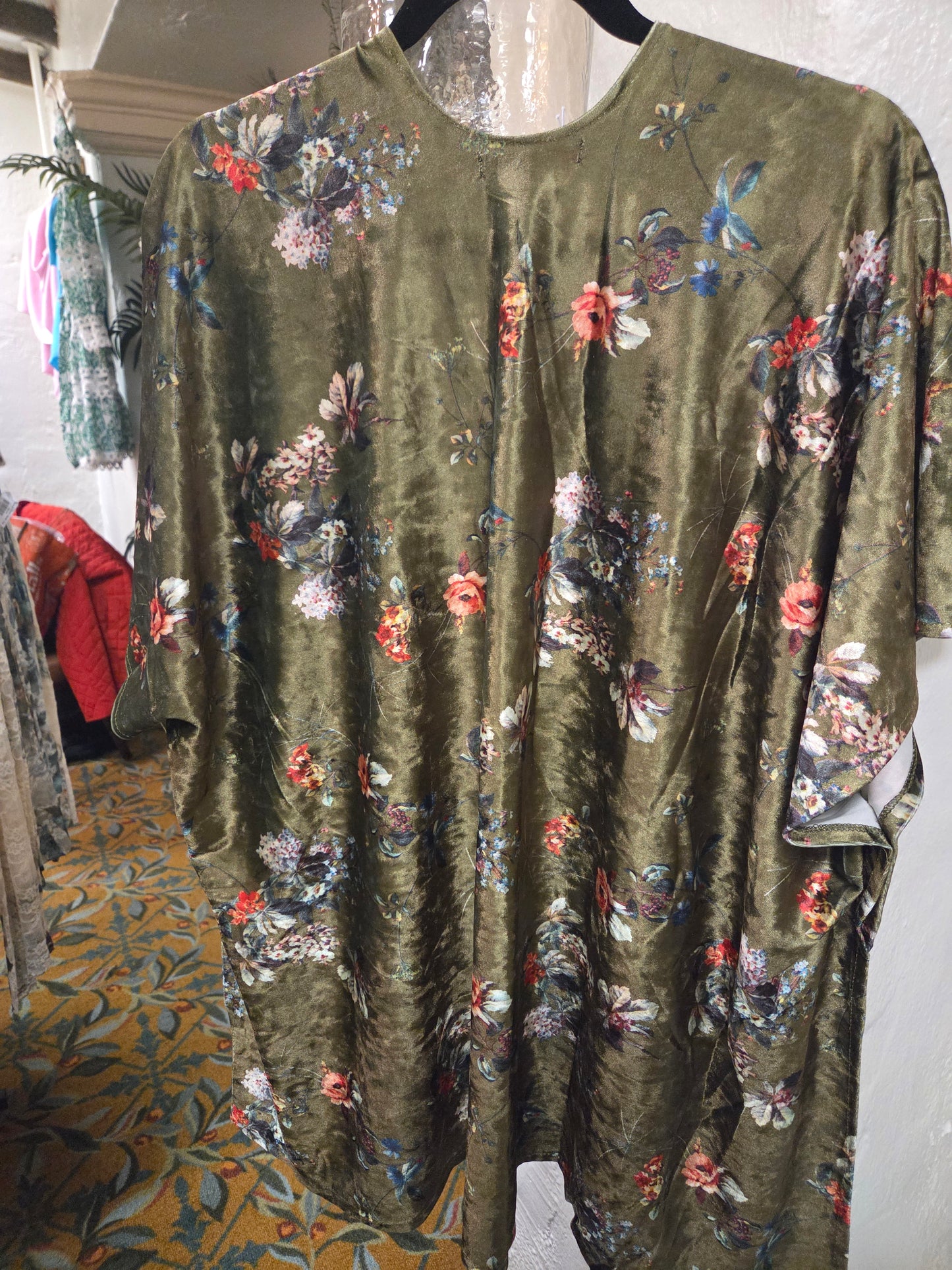 Green Cardigan w Flowers