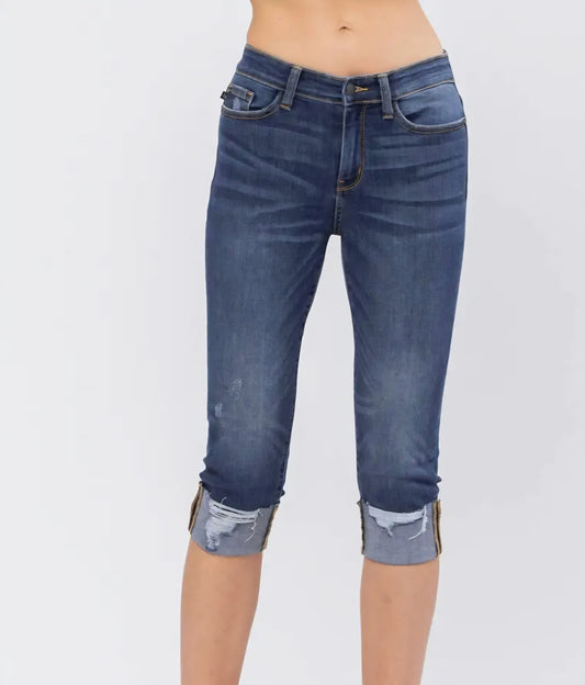 Mid Rise Destroyed Cuff Capri