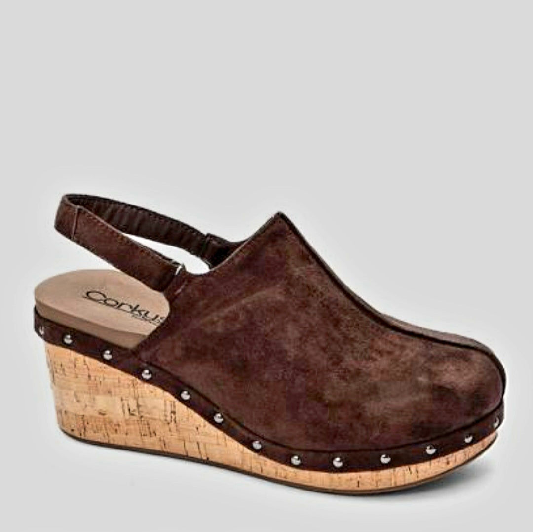 Make 'Em Blush Closed Toe Wedge