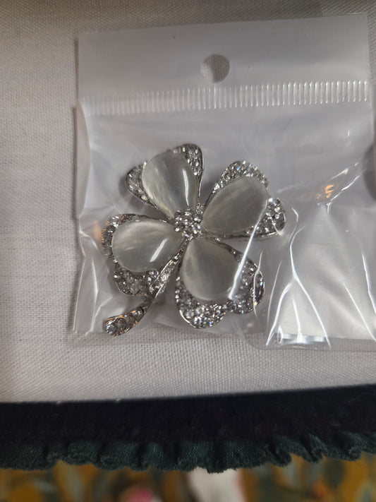 4 Leaf Clover Brooch White