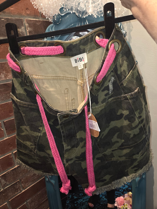 Camo Shorts Pink Belt
