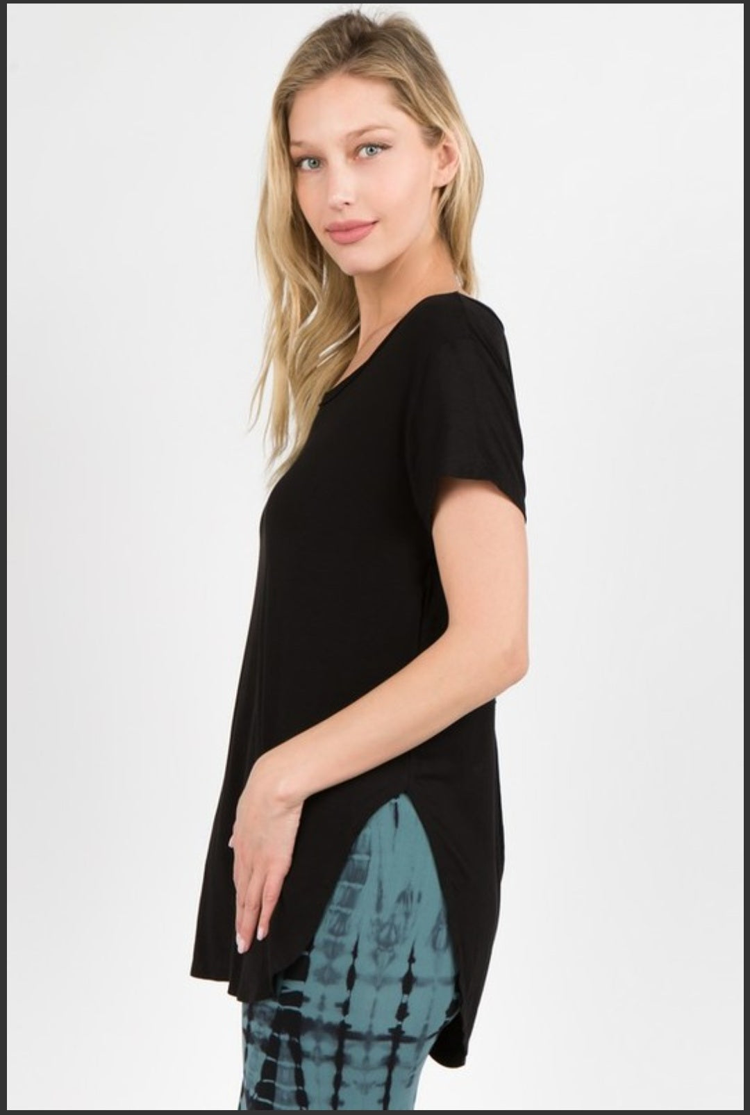 Black Knit Topwith Slashed Back and Curved Hem