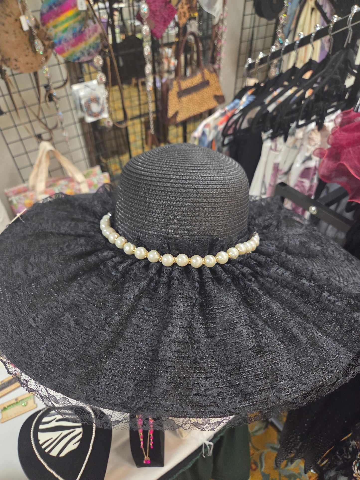 Black Hat w Pearls